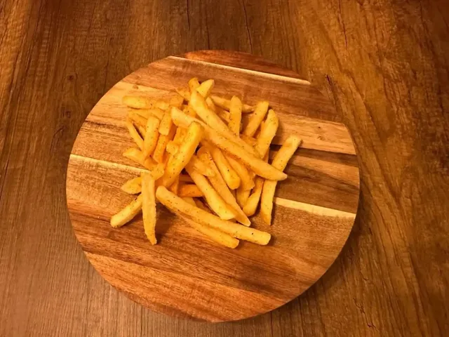 بطاطا مقلية كبيرة